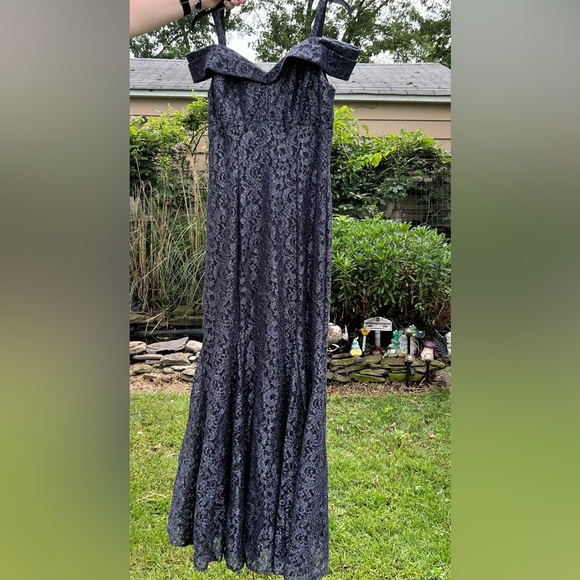 Women’s size 10 gown prom dress - Picture 2 of 3